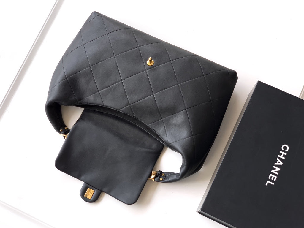 Chanel 25K Hippi Hobo Maxi Çanta – Parlak Dana Deri