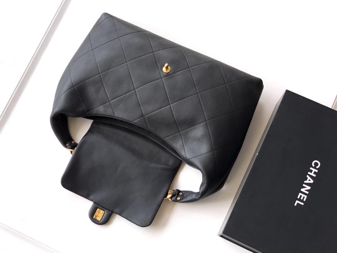 Chanel 25K Hippi Hobo Maxi Çanta – Parlak Dana Deri