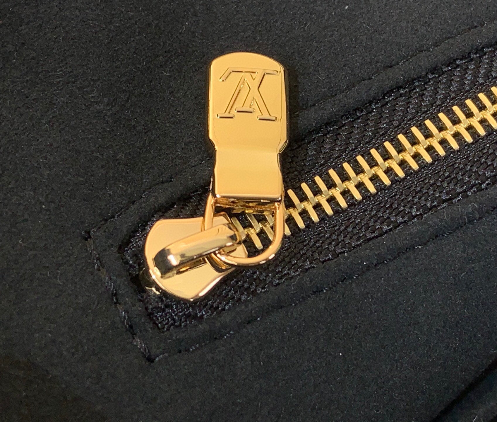 LV حقيبة يد صغيرة All In One – M25858 سوداء