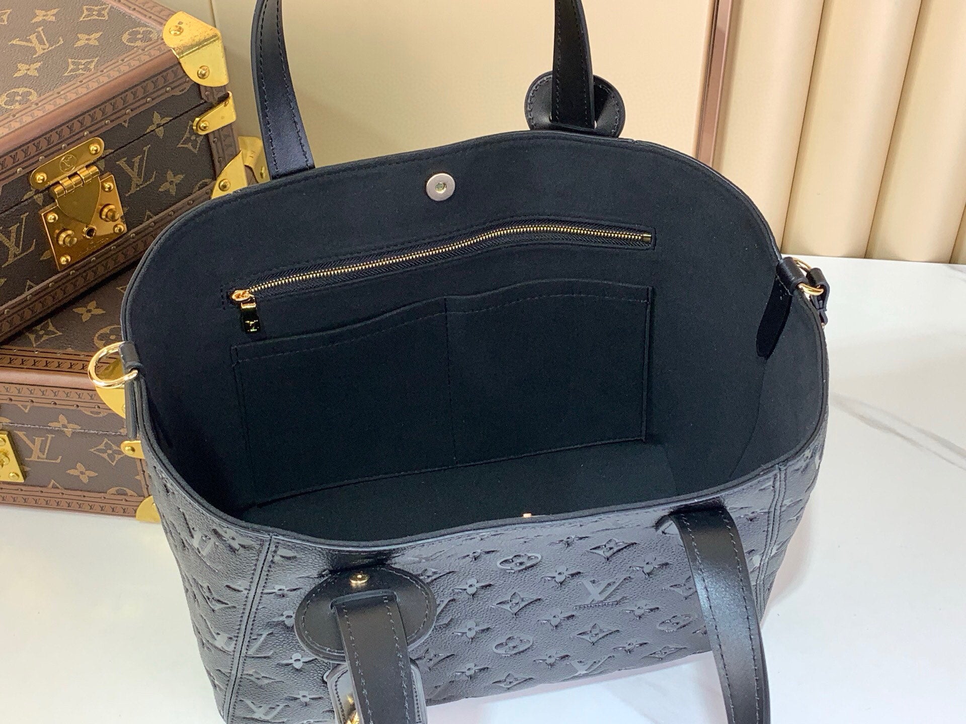 LV حقيبة يد صغيرة All In One – M25858 سوداء