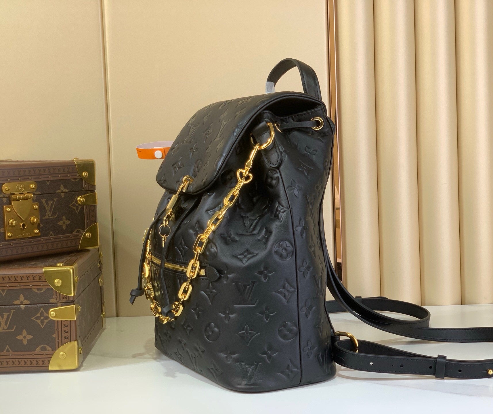 LV Coussin Sırt Çantası MM – M25508 أسود