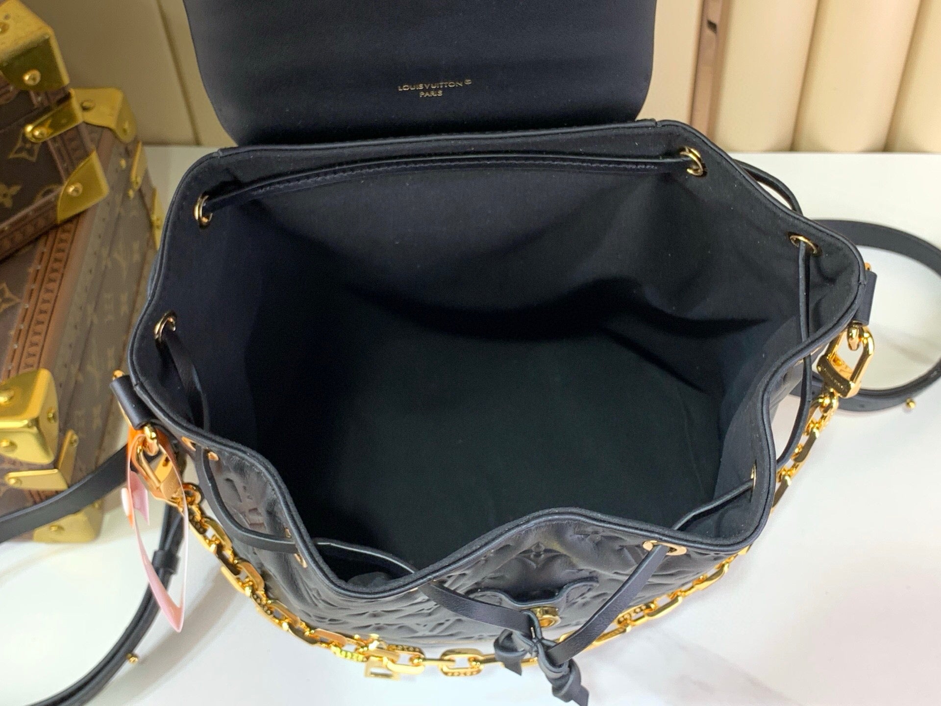 LV Coussin Sırt Çantası MM – M25508 أسود