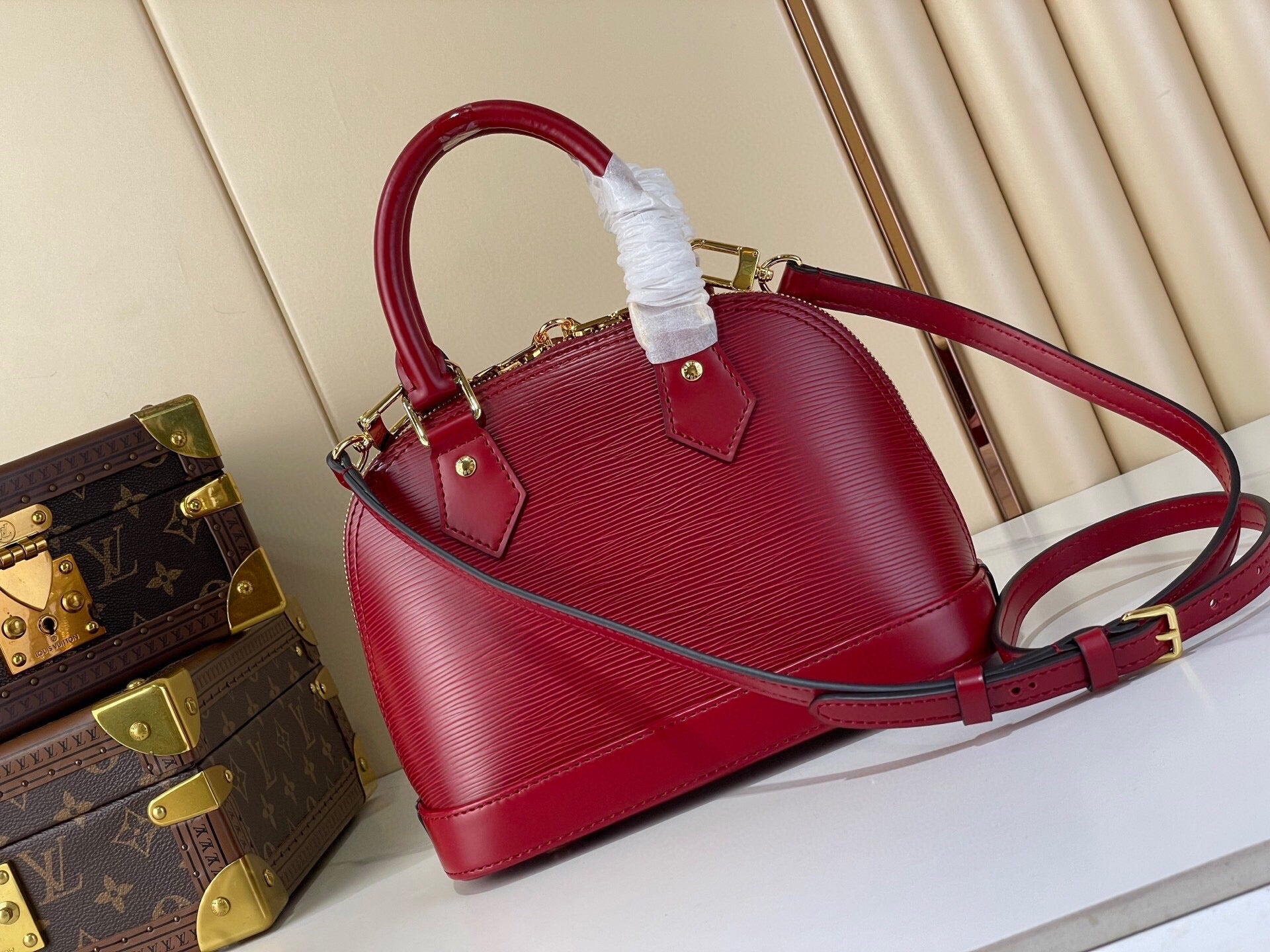 Louis Vuitton Sac Alma BB – M25562 Bordo / Epi Dalga Deri