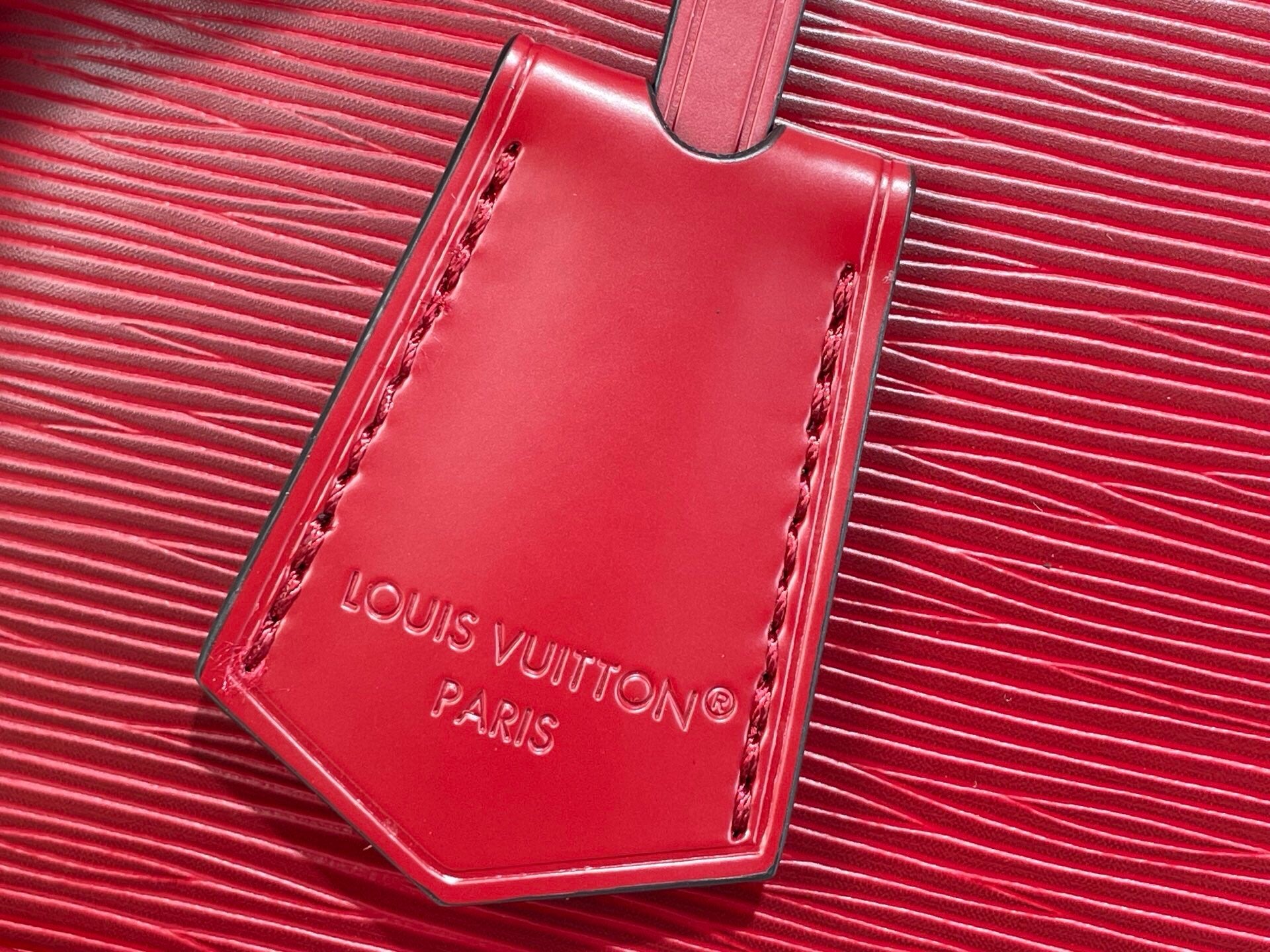 Louis Vuitton Sac Alma BB – M25562 Bordo / Epi Dalga Deri