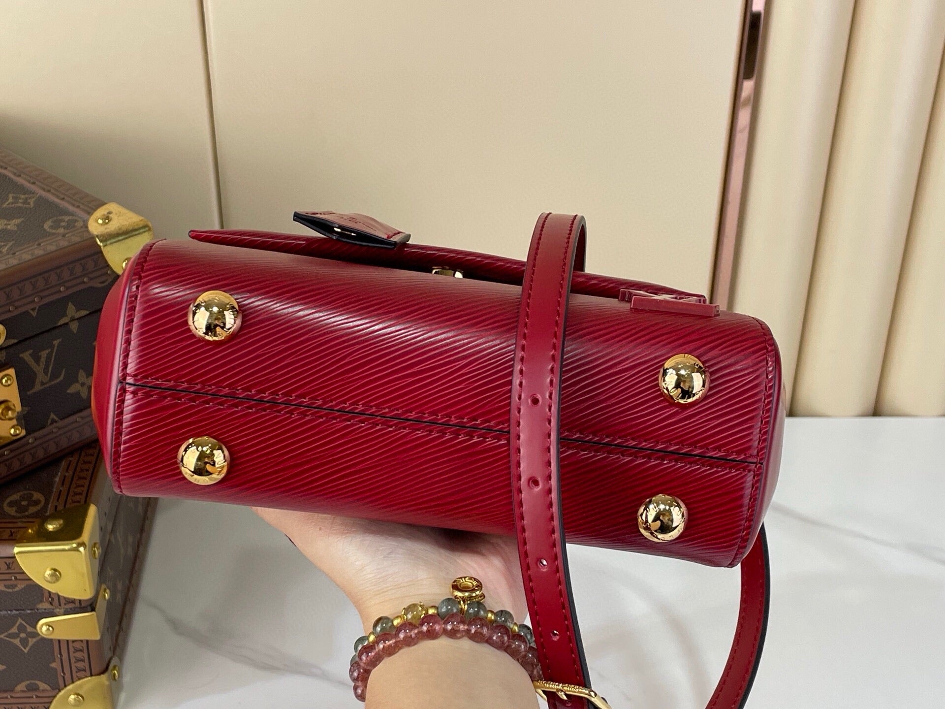 Louis Vuitton Sac Alma BB – M25562 بوردو / جلد إبي دالغا