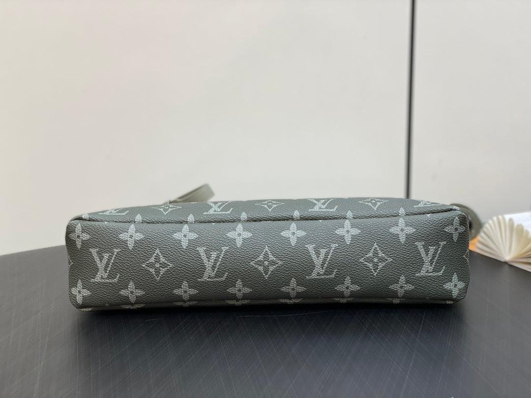 Louis Vuitton M11545 Yumuşak Seyahat Çantası - Glimmer of Luxury