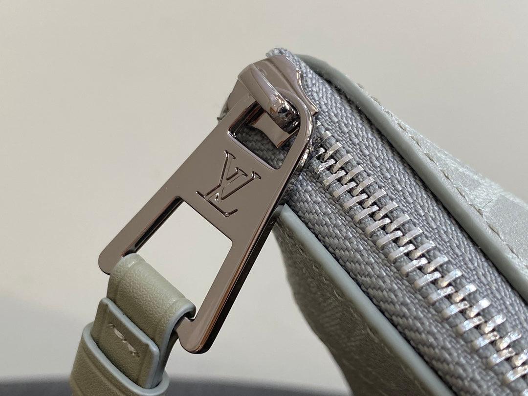 Louis Vuitton M11545 Yumuşak Seyahat Çantası - Glimmer of Luxury