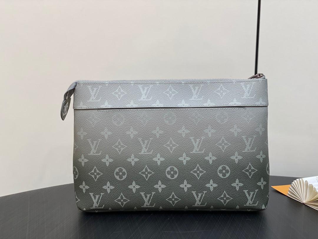 Louis Vuitton M11545 Yumuşak Seyahat Çantası - Glimmer of Luxury