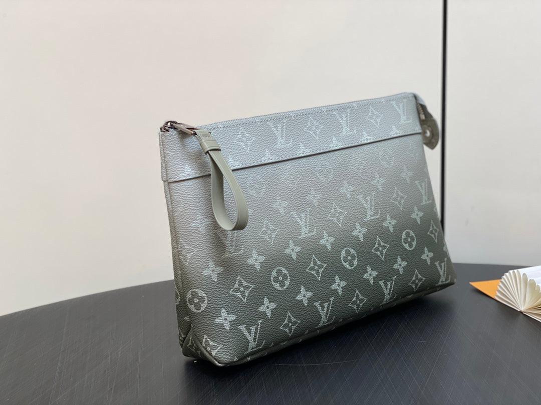 Louis Vuitton M11545 Yumuşak Seyahat Çantası - Glimmer of Luxury