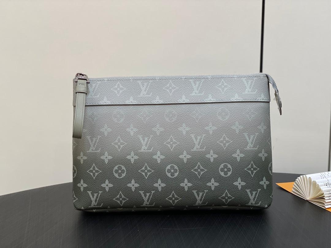 Louis Vuitton M11545 Yumuşak Seyahat Çantası - Glimmer of Luxury