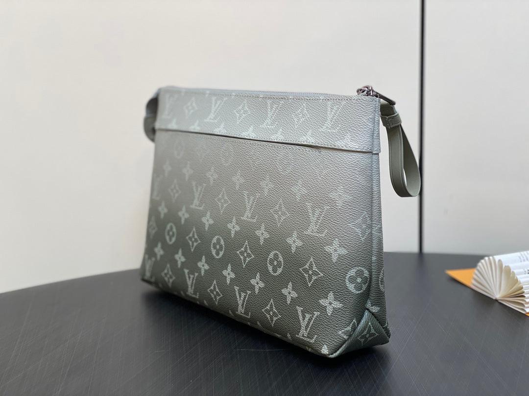 Louis Vuitton M11545 Yumuşak Seyahat Çantası - Glimmer of Luxury