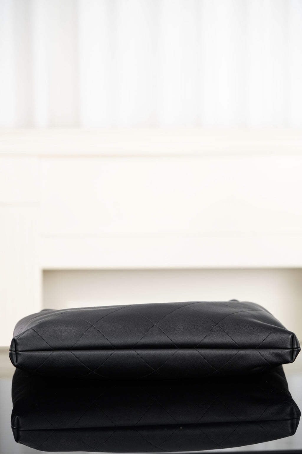 Chanel 25K Hippi Hobo Maxi Çanta – Parlak Dana Deri