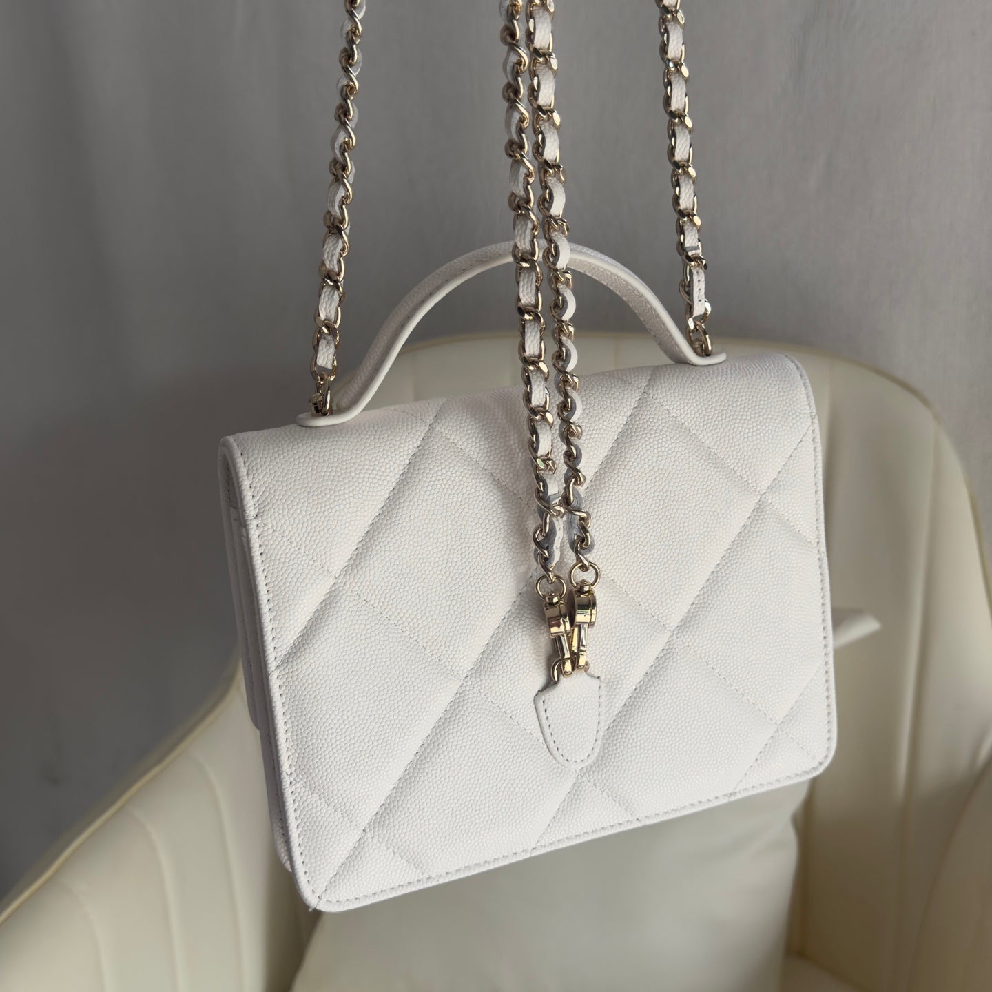 Chanel Trendy CC Top Handle Flap Bag – Caviar Deri / Altın Donanım