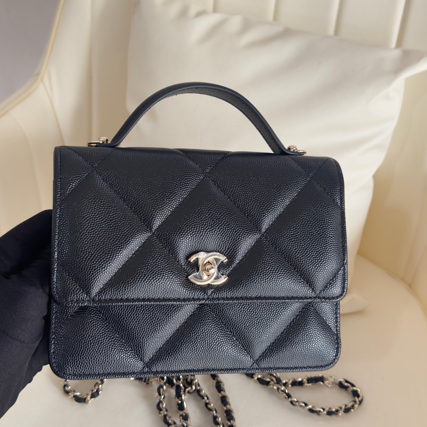 Chanel Trendy CC Top Handle Flap Bag – Caviar Deri / Altın Donanım