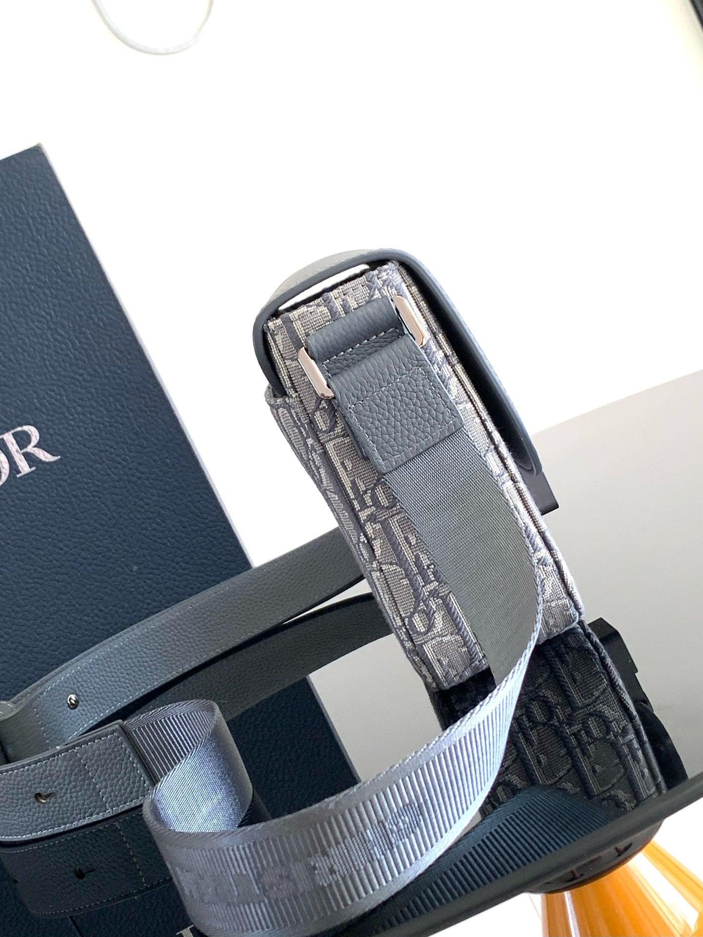 Christian Dior İmzalı Jakarlı Askılı Omuz Çantası - Glimmer of Luxury