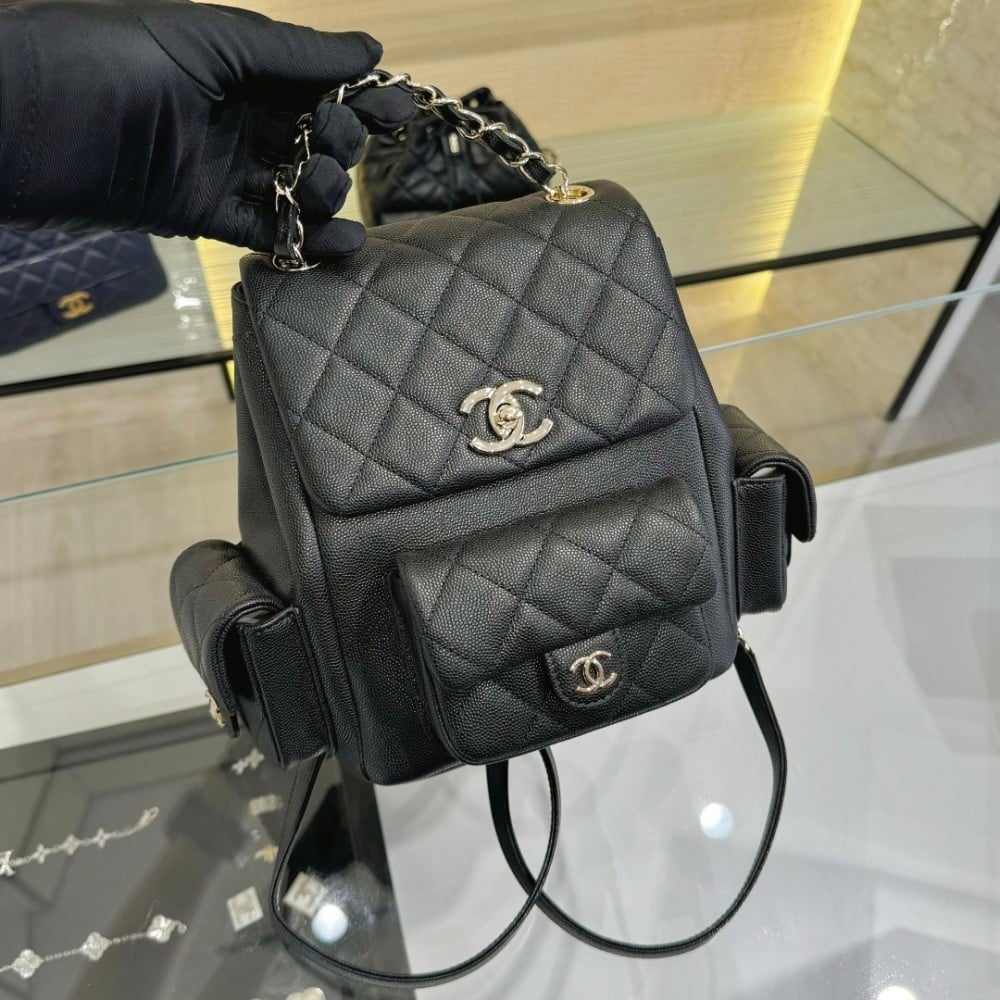 Chanel Siyah Havyar Deri Sırt Çantası - Glimmer of Luxury