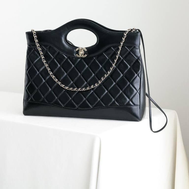 Chanel Parlak Kuzu Derisi Kapitone 31' Alışveriş Çantası Siyah - Glimmer of Luxury