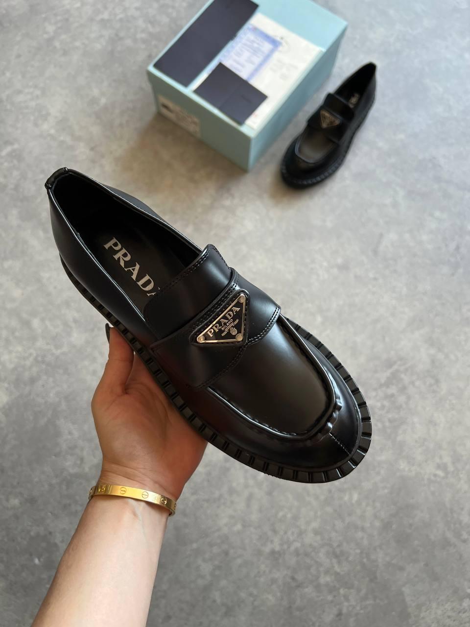 Prada Fırçalanmış Deri Loafer - Glimmer of Luxury
