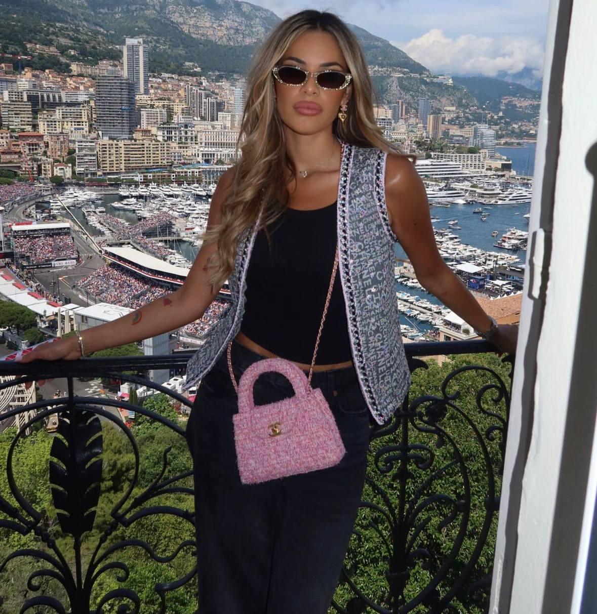 CHANEL 24C Podyum Yeleği Siyah/Ekru/Çok Renkli - Glimmer of Luxury