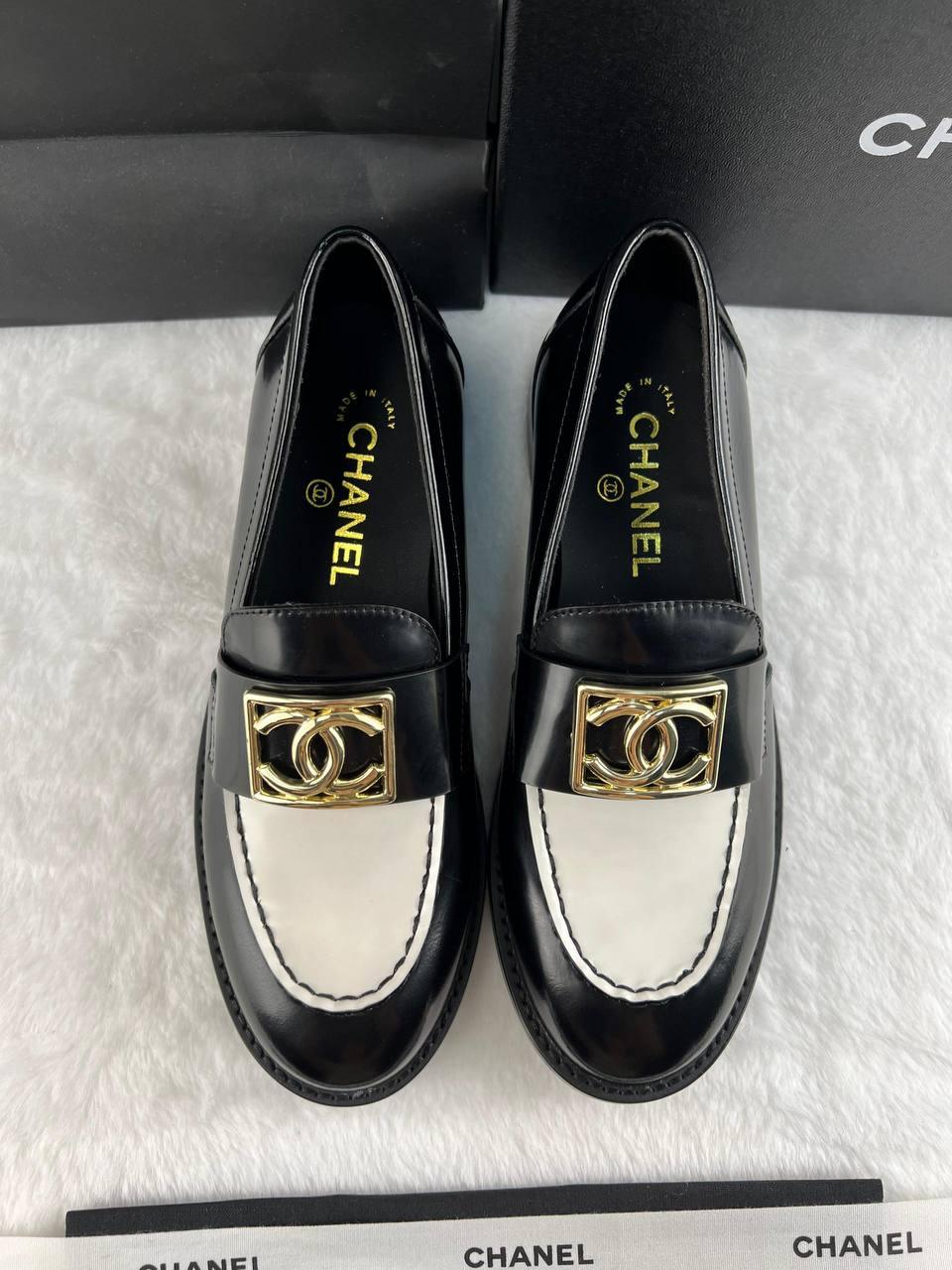 Chanel Parlak Dana Derisi CC Loafer Siyah Beyaz - Glimmer of Luxury