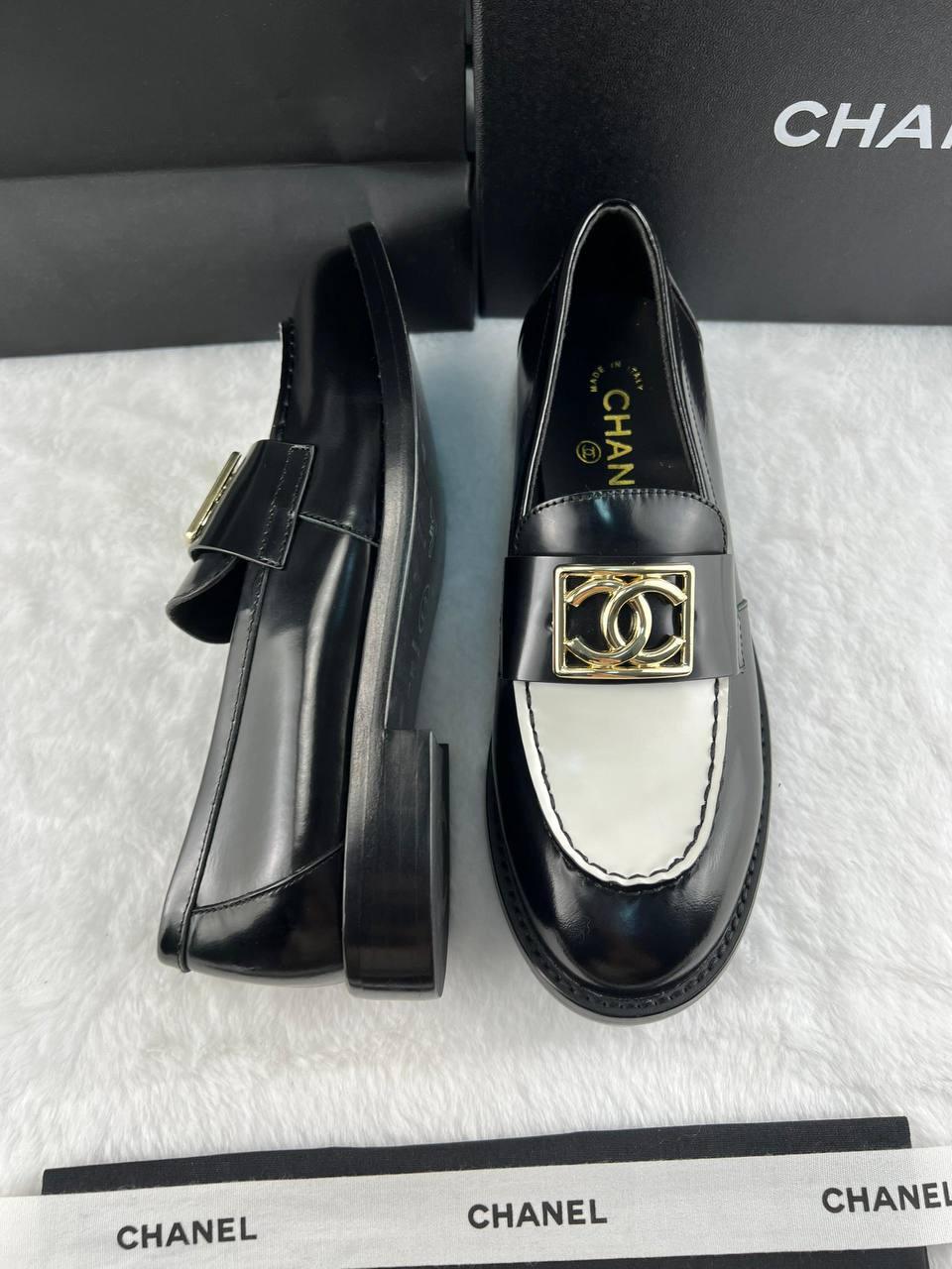 Chanel Parlak Dana Derisi CC Loafer Siyah Beyaz - Glimmer of Luxury