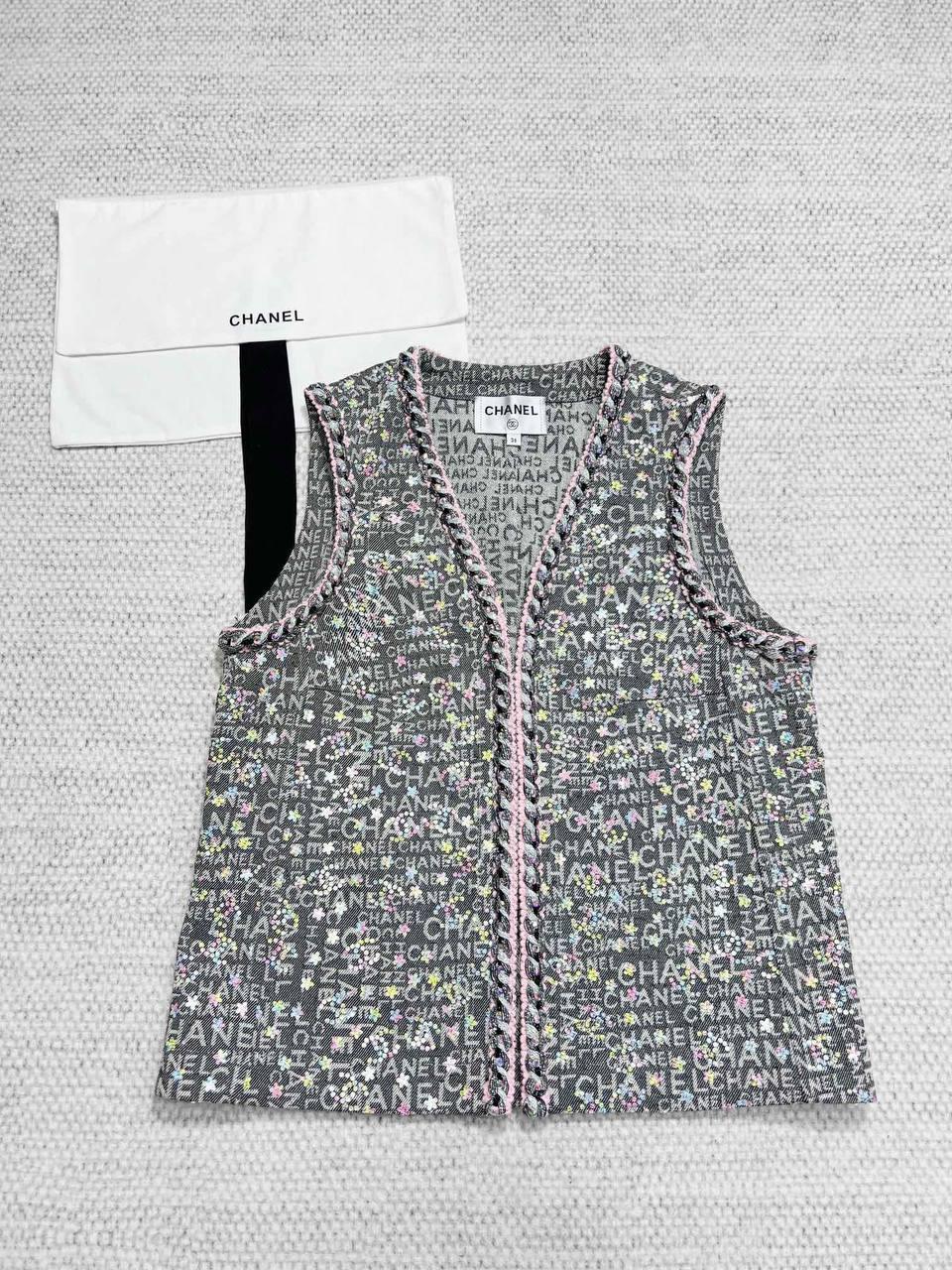 CHANEL 24C Podyum Yeleği Siyah/Ekru/Çok Renkli - Glimmer of Luxury