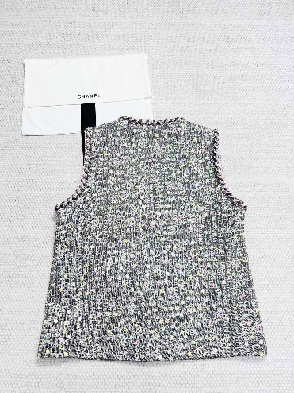 CHANEL 24C Podyum Yeleği Siyah/Ekru/Çok Renkli - Glimmer of Luxury