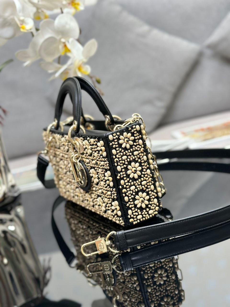 Dior Lady D-Joy Kuzu Derisi Çanta Motif Sınırlı Sayıda Üretim - Glimmer of Luxury
