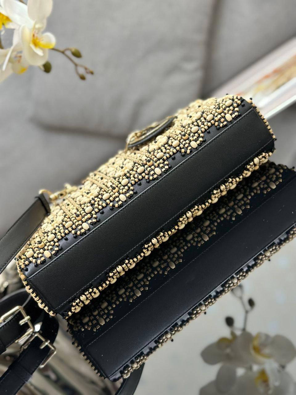 Dior Lady D-Joy Kuzu Derisi Çanta Motif Sınırlı Sayıda Üretim - Glimmer of Luxury