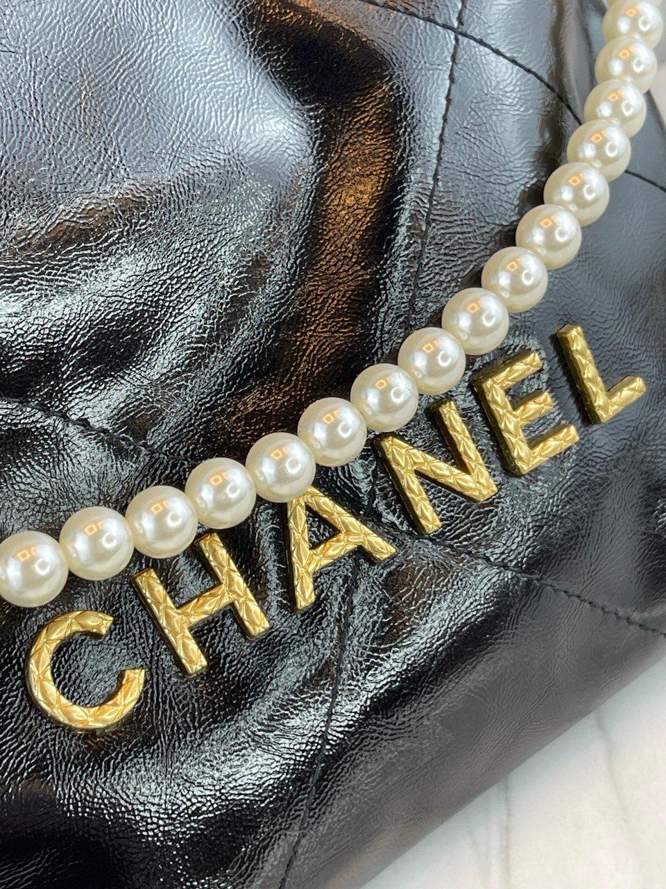Chanel Siyah Dana Derisi Küçük Kova Çantası İnci Takılar İle - Glimmer of Luxury