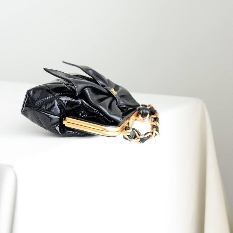 Chanel CC Mini 13 Siyah Kuzu Derisi Kayışlı Clutch - Glimmer of Luxury