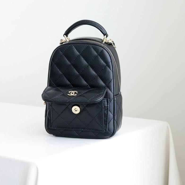 Chanel Kapitone Küçük CC Günlük Sırt Çantası Siyah Havyar Açık Altın Donanım - Glimmer of Luxury