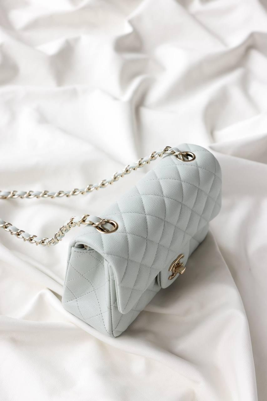 Chanel Klasik Orta Açık Mavi Havyar - Glimmer of Luxury