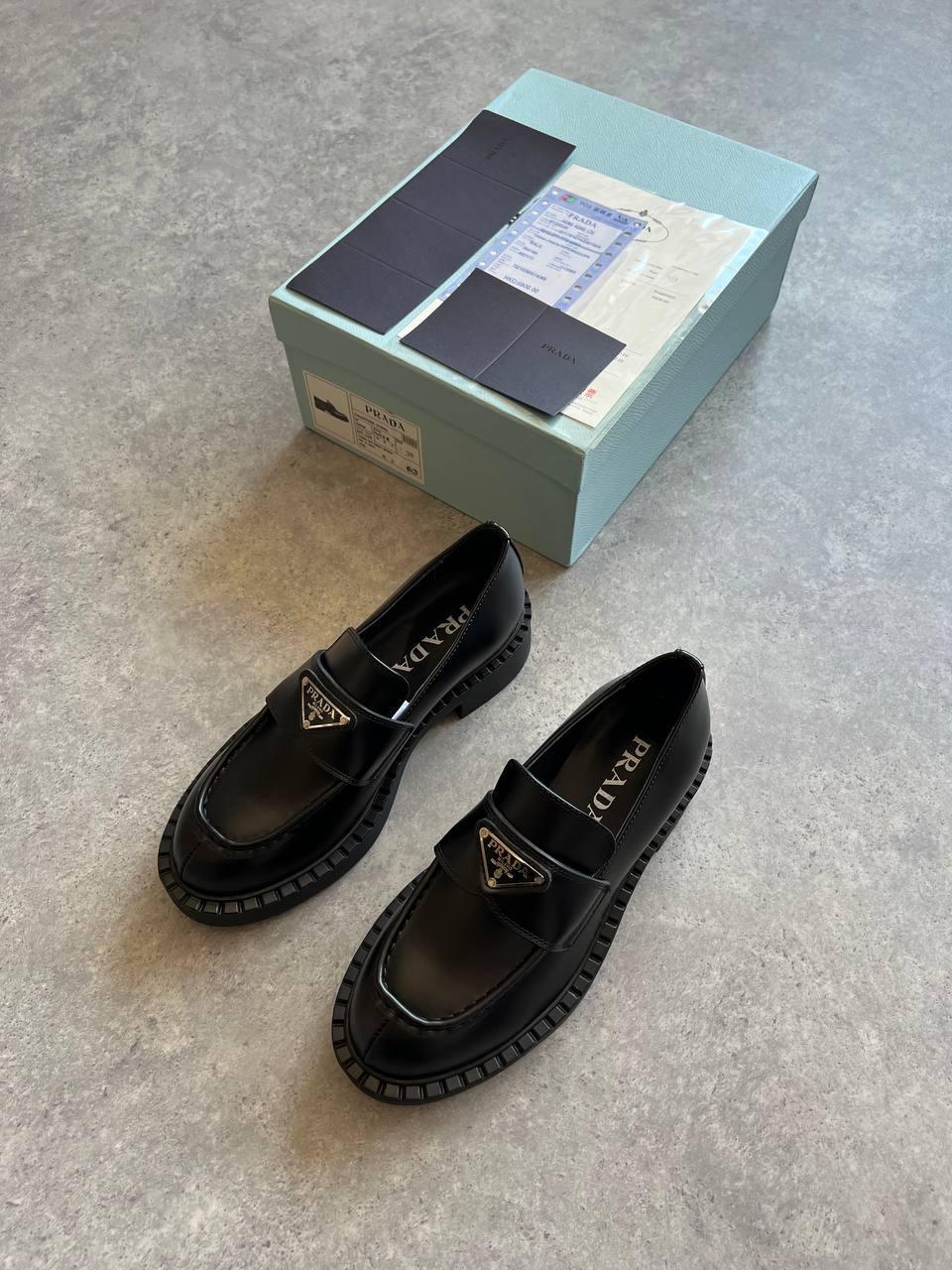 Prada Fırçalanmış Deri Loafer - Glimmer of Luxury