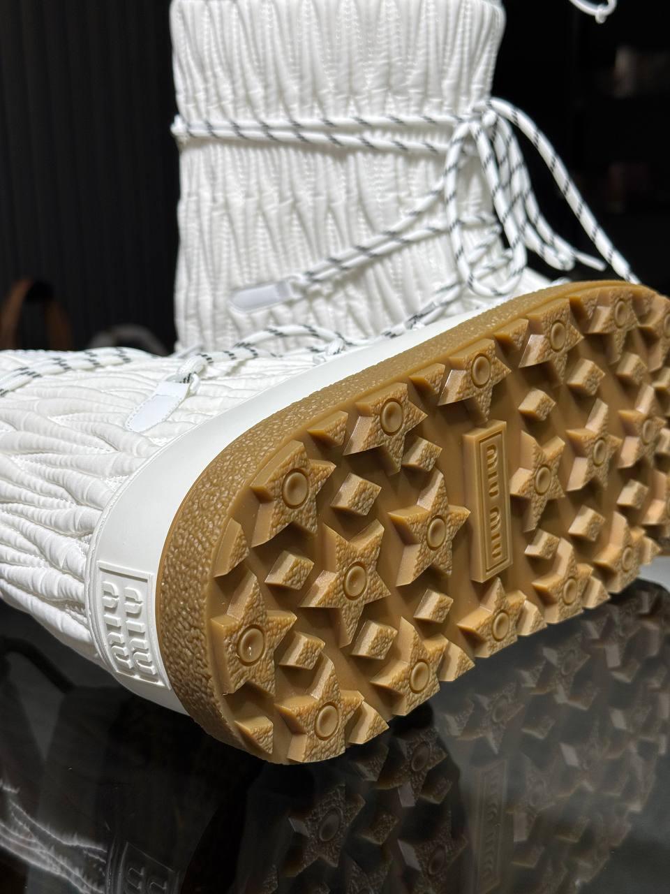 Miu Miu Kar Botu Beyaz - Glimmer of Luxury