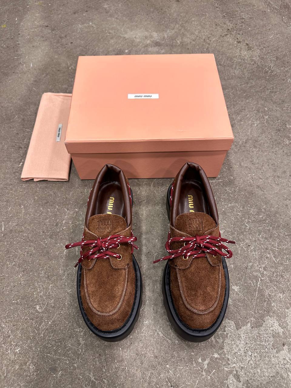 Miu Miu Süet Loafer - Glimmer of Luxury