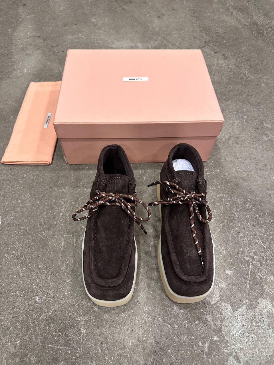 Miu Miu Süet Delave Dolgu Dolgulu Bilekte Botlar - Glimmer of Luxury