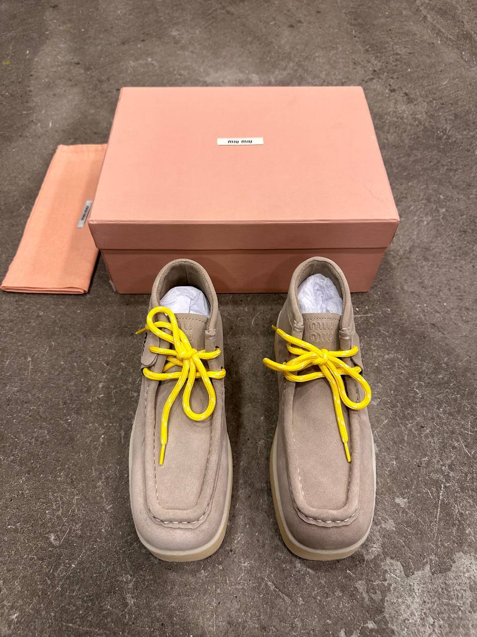 Miu Miu Süet Delave Dolgu Dolgulu Bilekte Botlar - Glimmer of Luxury