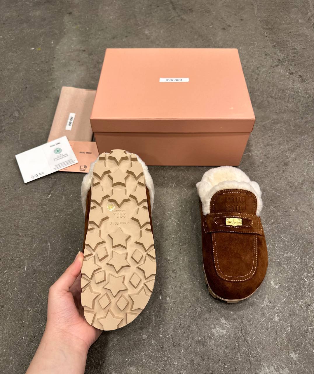 Miu Miu Süet ve Kürklü Terlik - Glimmer of Luxury