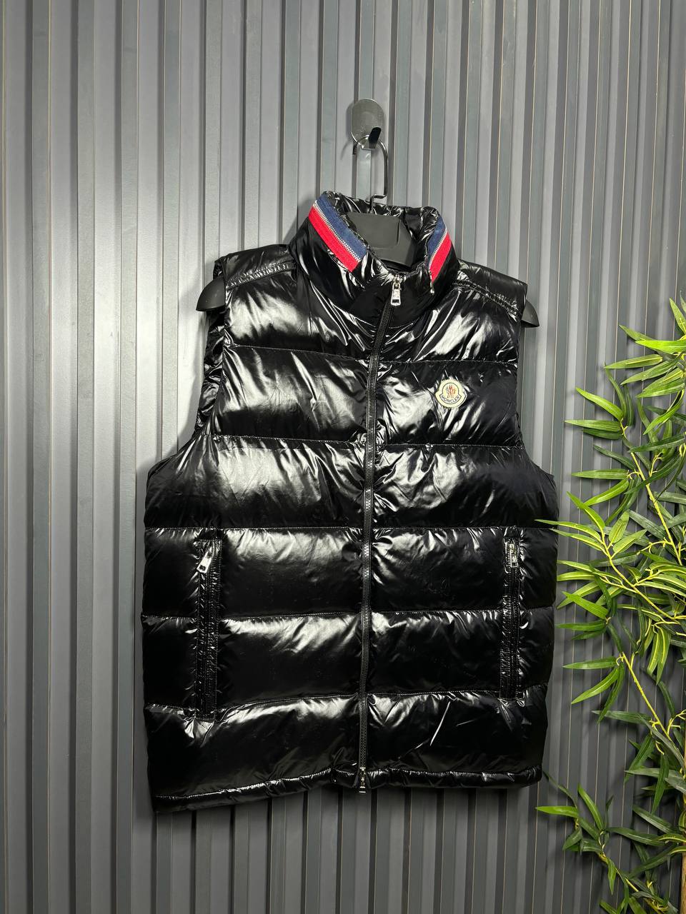 Moncler Kaz Tüyü Dolgulu Yelek - Glimmer of Luxury