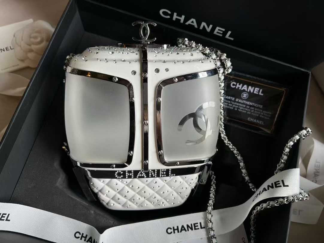 Chanel Cruise 26 Camellia Kristal Minaudière – Limited Edition