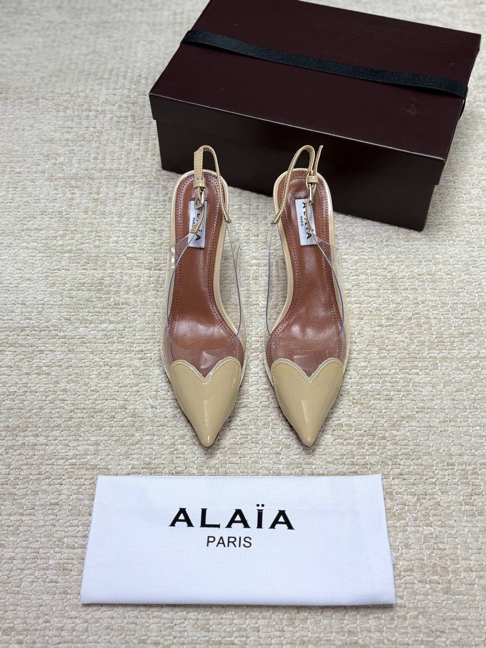 ALAIA LE CŒUR Open Back Open Back in Patent Lambskin