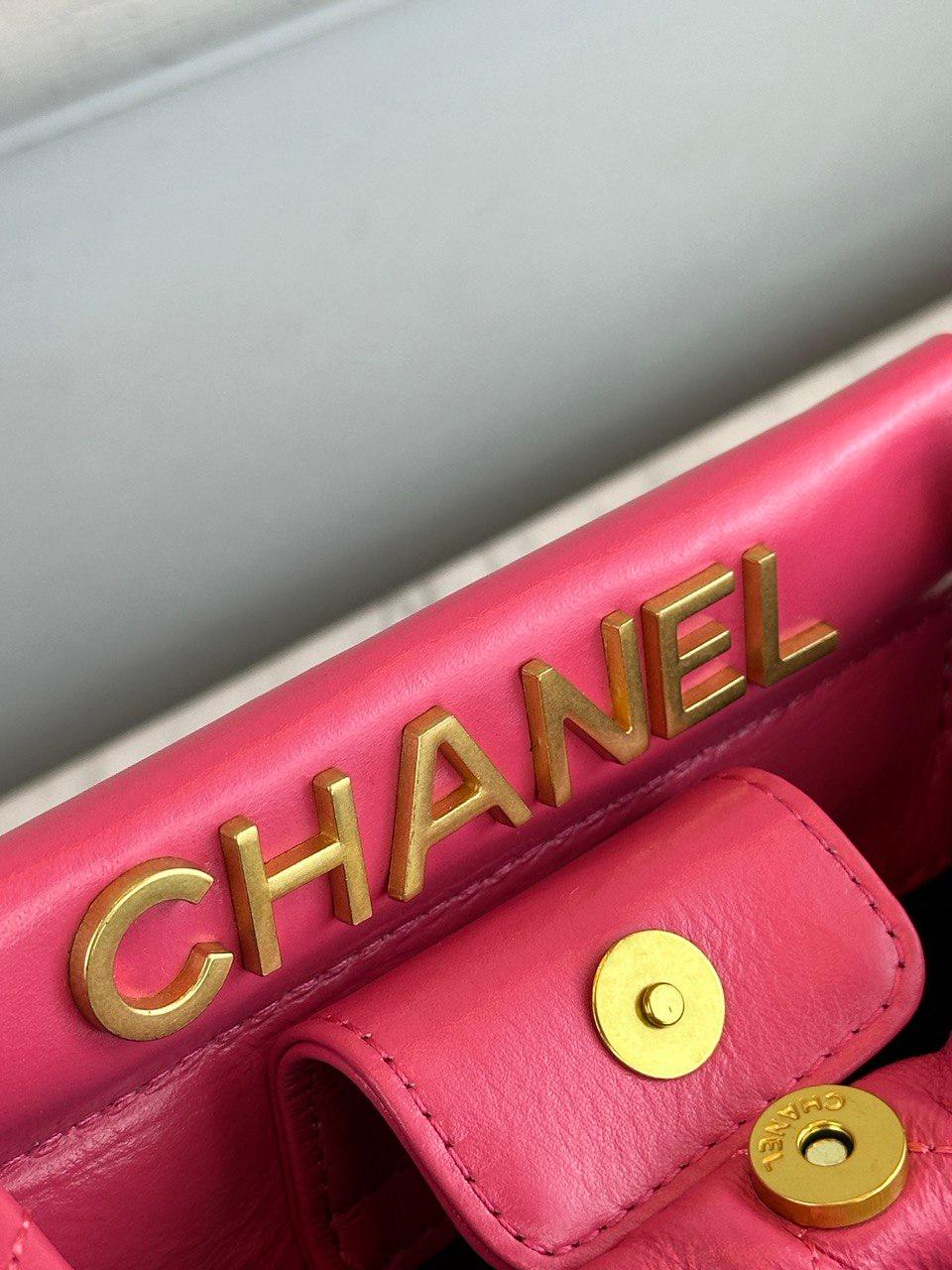 Chanel Pembe Dana Derisi Küçük Kova Çantası Takılar İle - Glimmer of Luxury