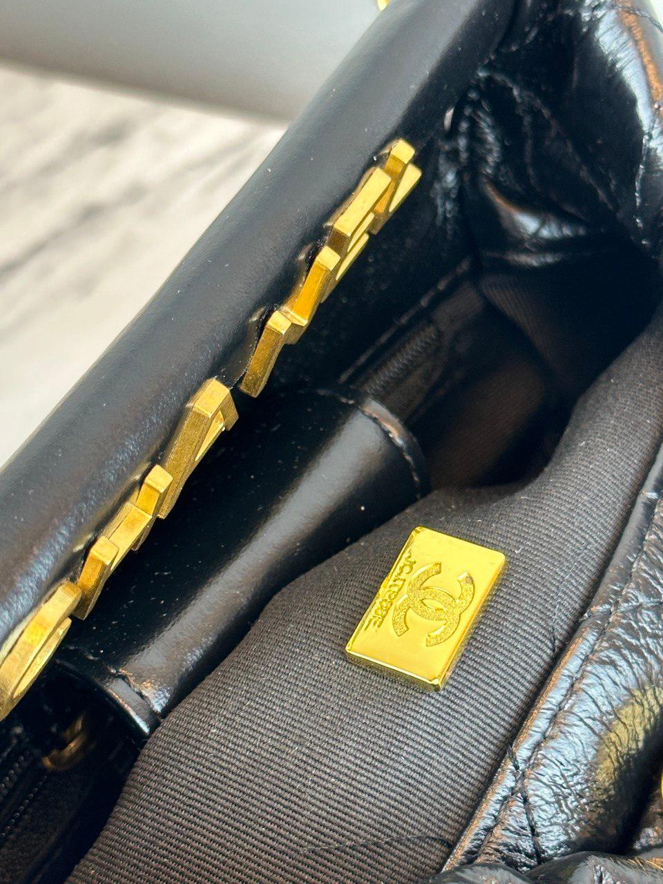 Chanel Siyah Dana Derisi Küçük Kova Çantası Takılar İle - Glimmer of Luxury