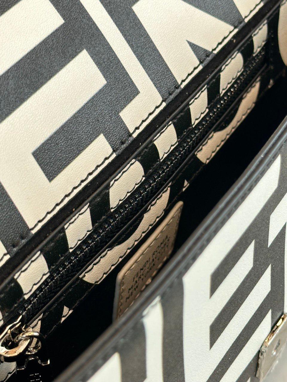 Fendi Ay Yeni Yılı Kapsülü İki Renkli Baget Deri Çanta - Glimmer of Luxury