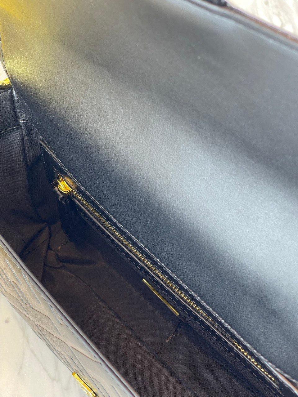 Fendi Baget FF Motifli Siyah Napa Deri Çanta - Glimmer of Luxury