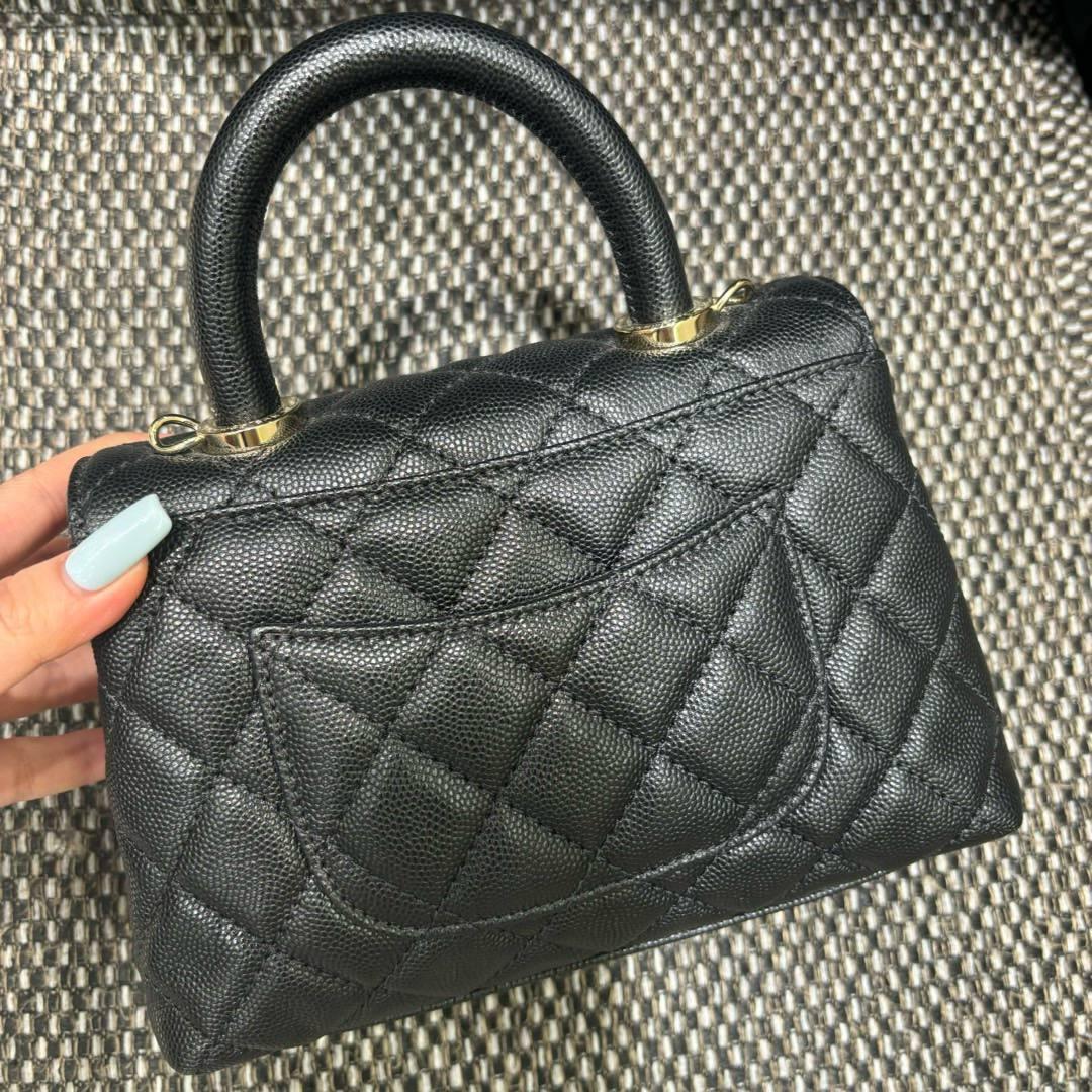 Chanel Küçük 24cm Coco Saplı Kapak Siyah Havyar LGHW - Glimmer of Luxury