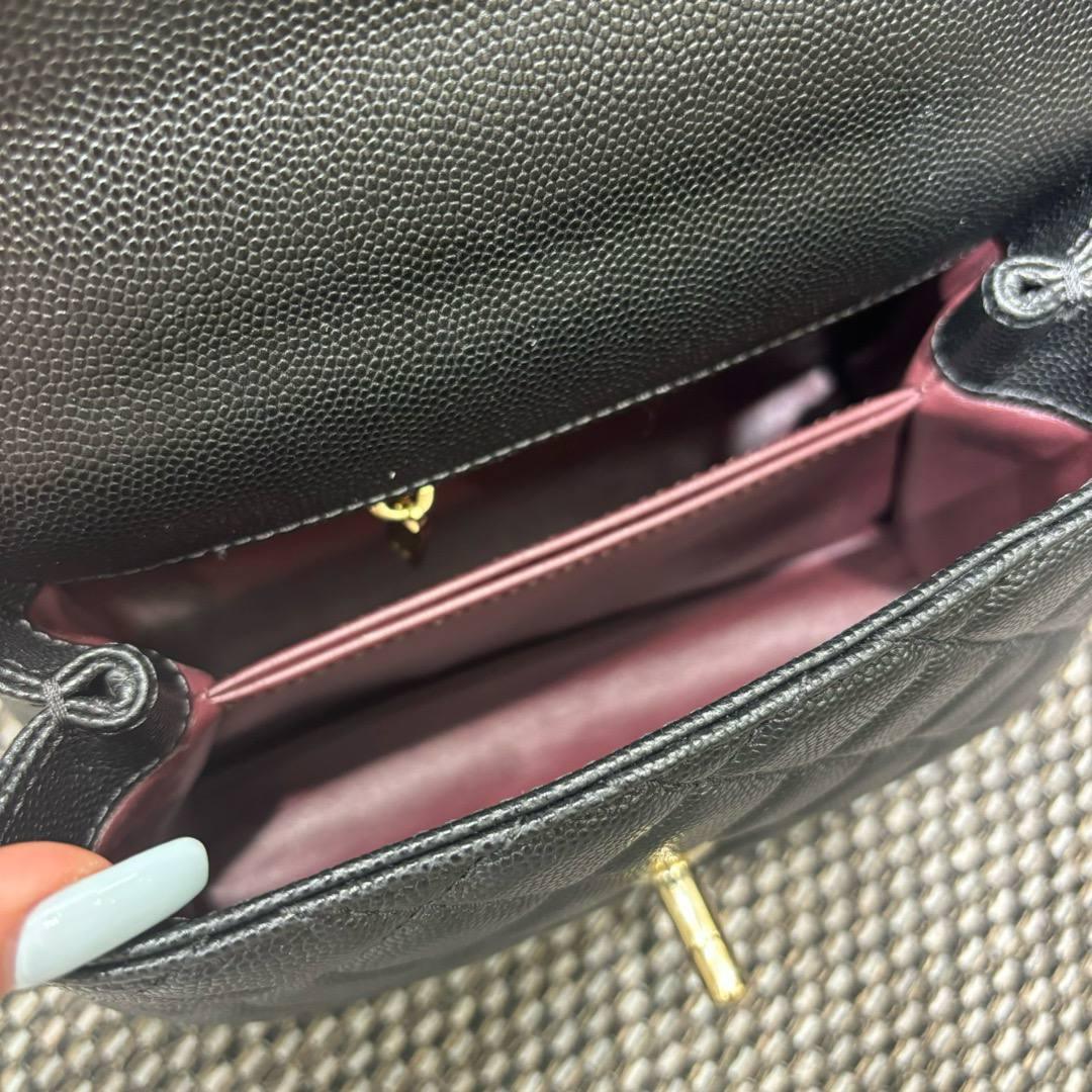 Chanel Küçük 24cm Coco Saplı Kapak Siyah Havyar LGHW - Glimmer of Luxury