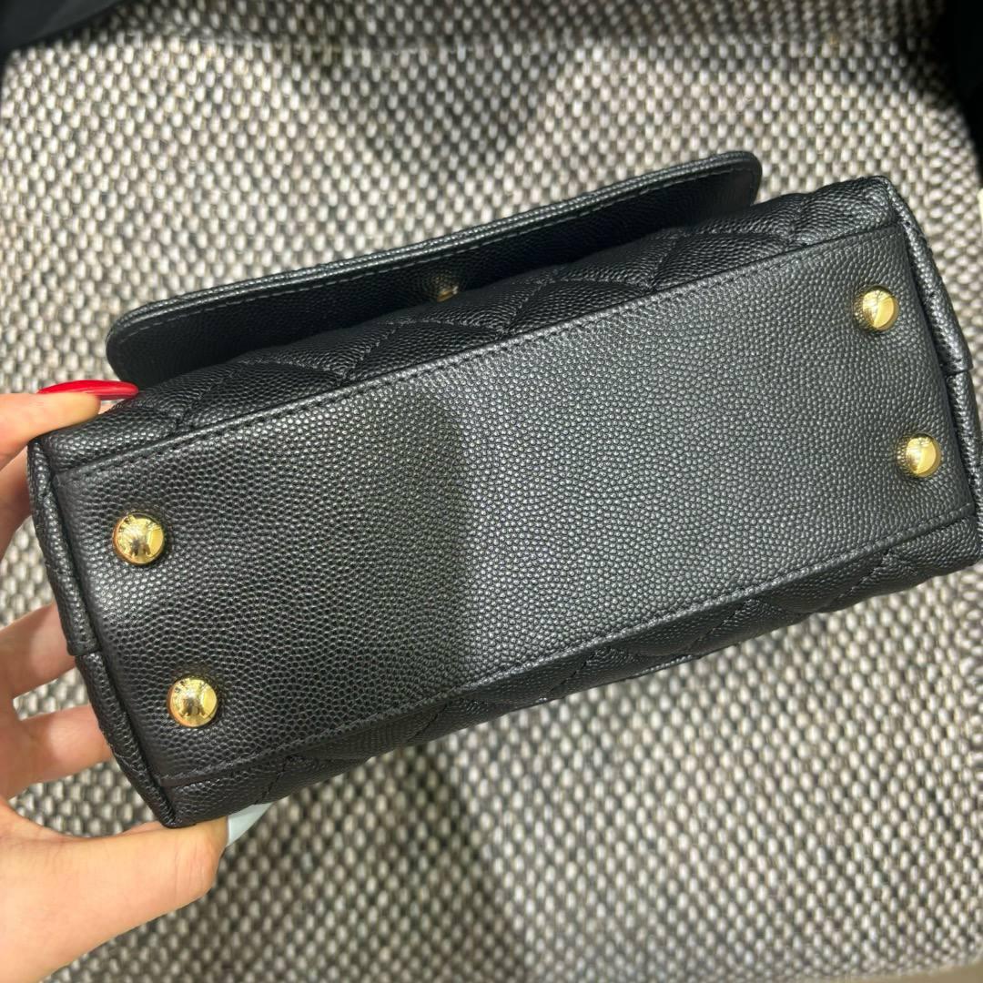 Chanel Küçük 24cm Coco Saplı Kapak Siyah Havyar LGHW - Glimmer of Luxury