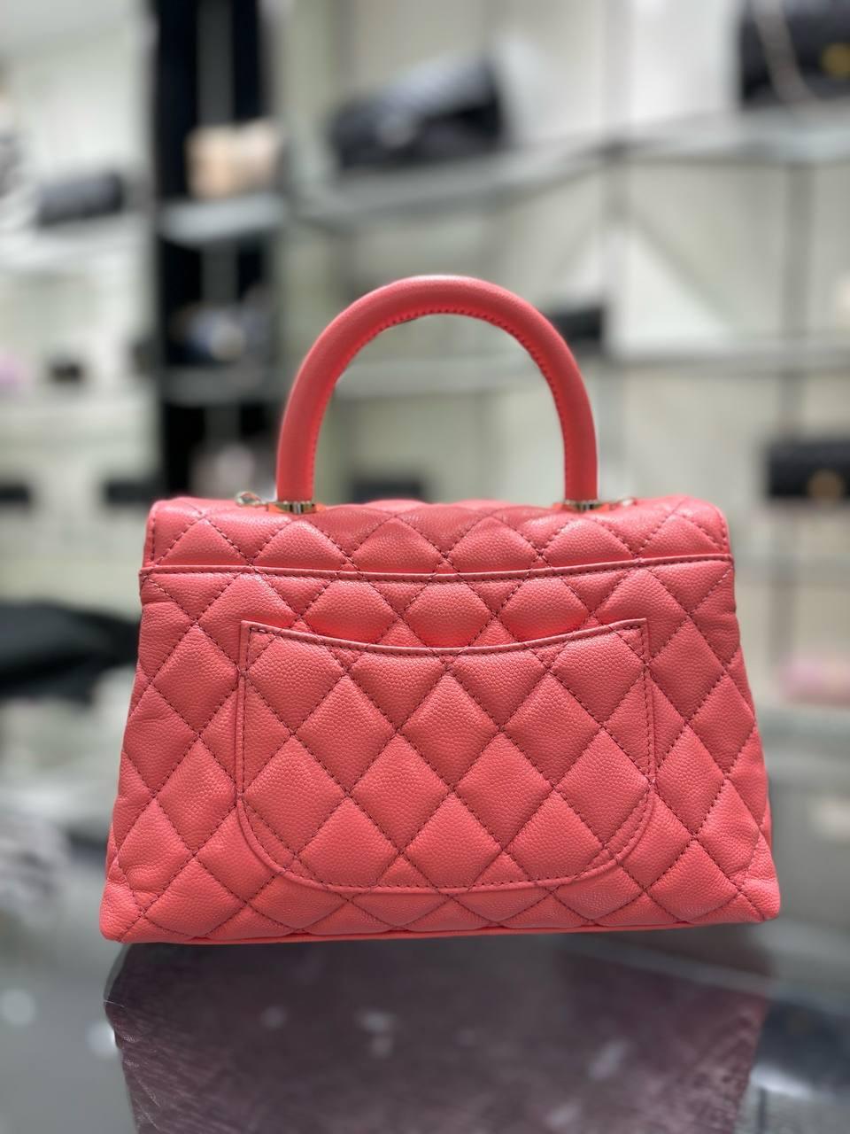 Chanel Küçük 24cm Coco Saplı Kapak Pembe Havyar Deri Çanta - Glimmer of Luxury